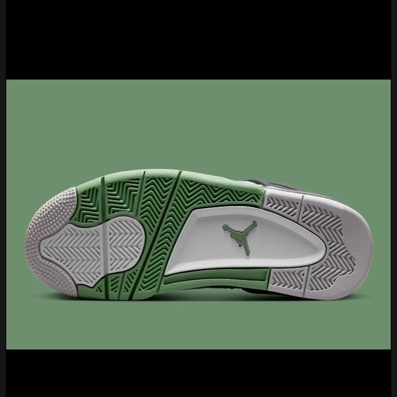 ❌SOLD❌ Air Jordan 4 Retro “Oil Green” sneakers, New in Box, M7 / W8.5 - Picture 5 of 13